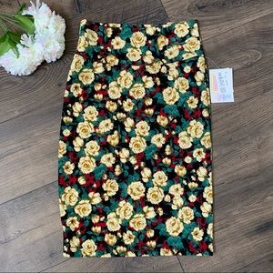 LuLaRoe Yellow roses beautiful Cassie skirt xs NWT